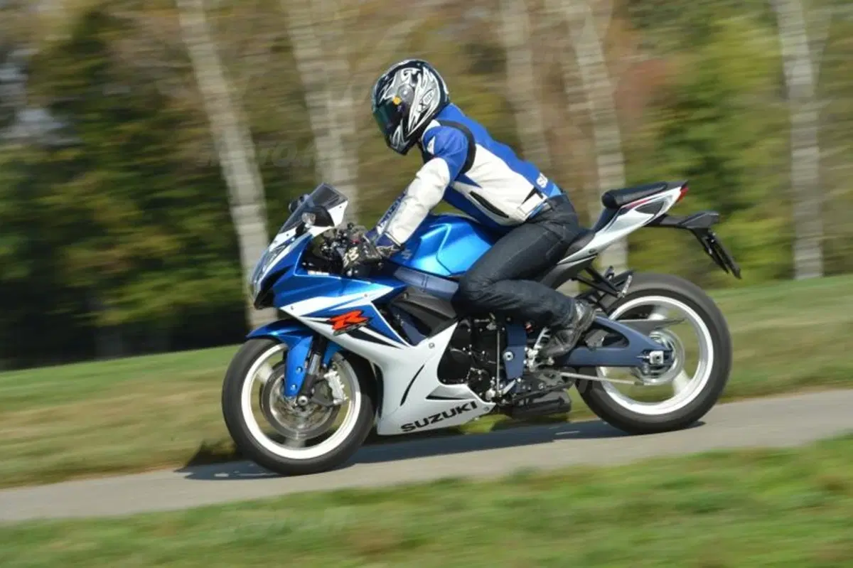 Suzuki presenta i vincitori del premio “Diventa testimonial" (8)