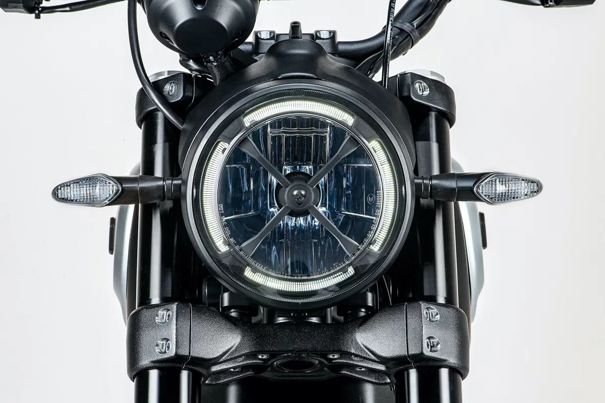 Ducati Scrambler 1100 Dark Pro, nuova livrea per l'ammiraglia (24)