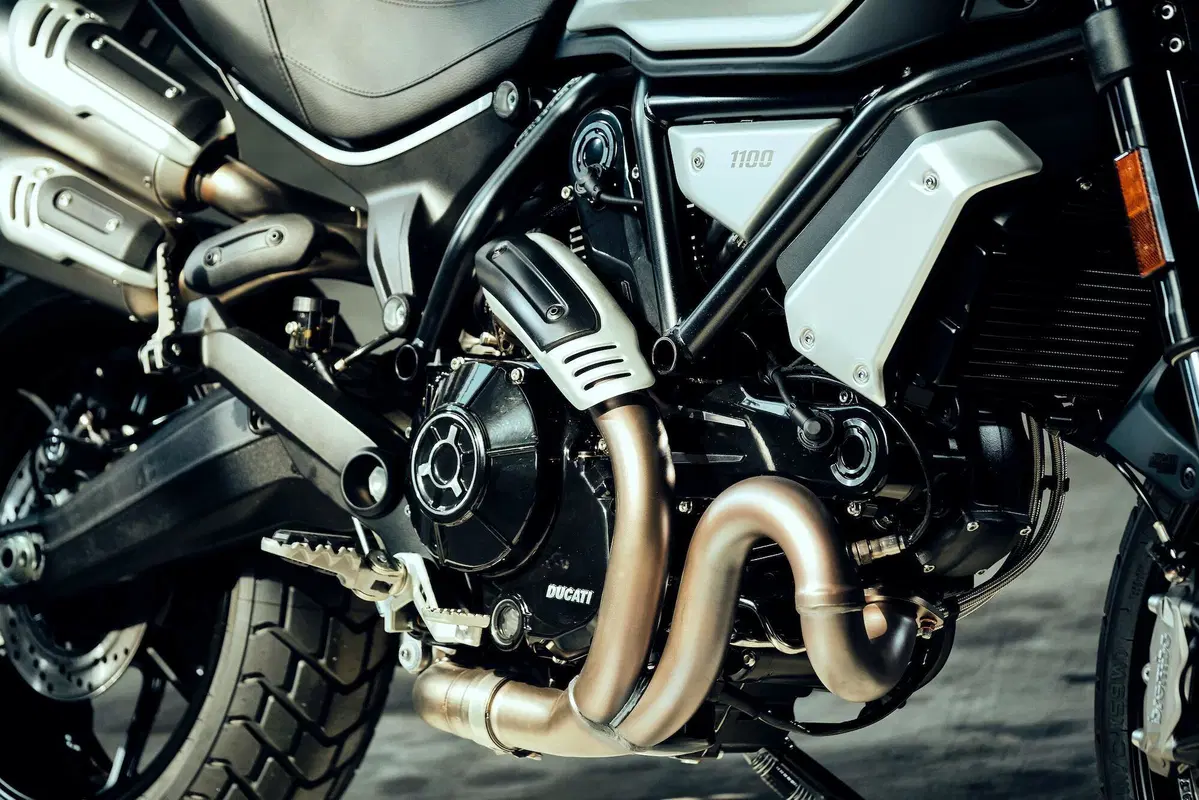 Ducati Scrambler 1100 Dark Pro, nuova livrea per l'ammiraglia (26)