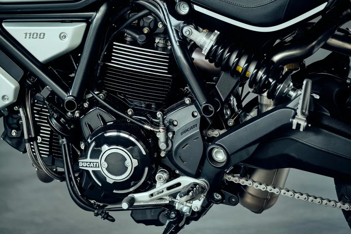 Ducati Scrambler 1100 Dark Pro, nuova livrea per l'ammiraglia (29)