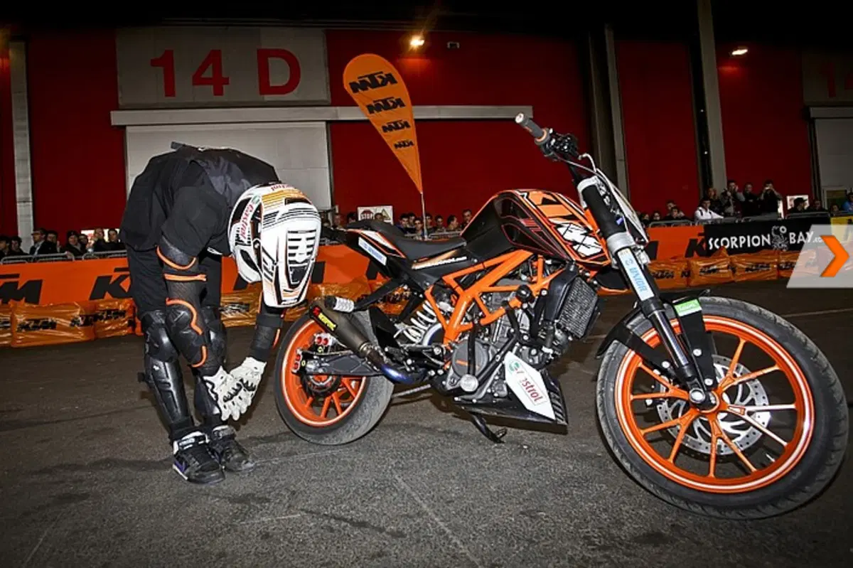 KTM e Moto.it invitano i giovani a provare la moto in sicurezza a EICMA 2012! (2)
