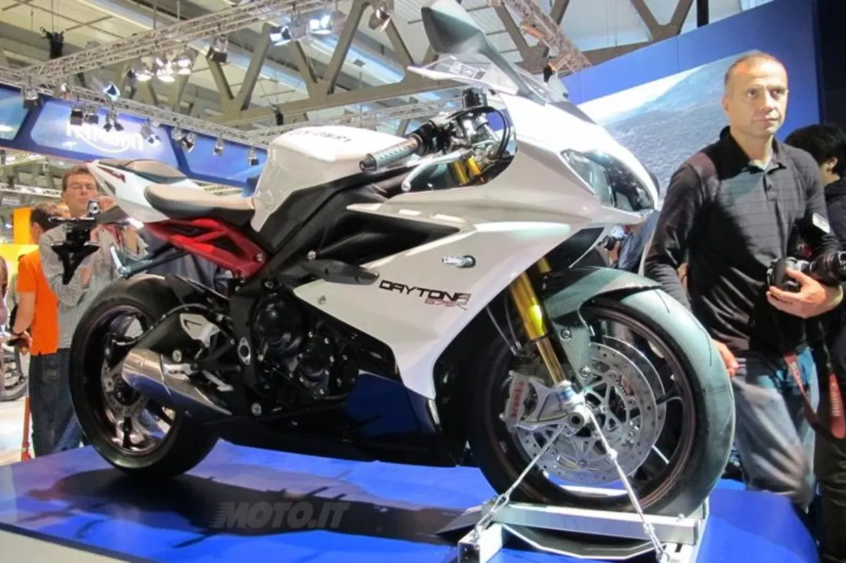 Nuove Triumph Daytona 675 e 675R a EICMA 2012 (9)