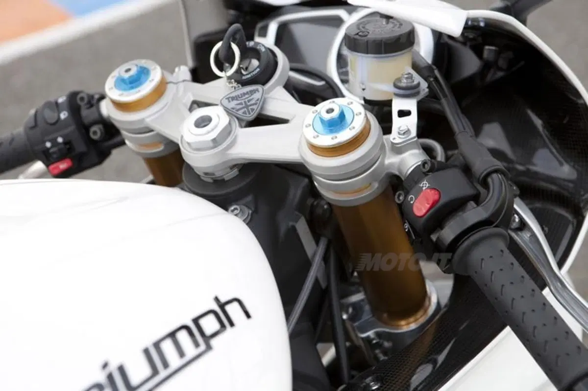 Nuove Triumph Daytona 675 e 675R a EICMA 2012 (17)