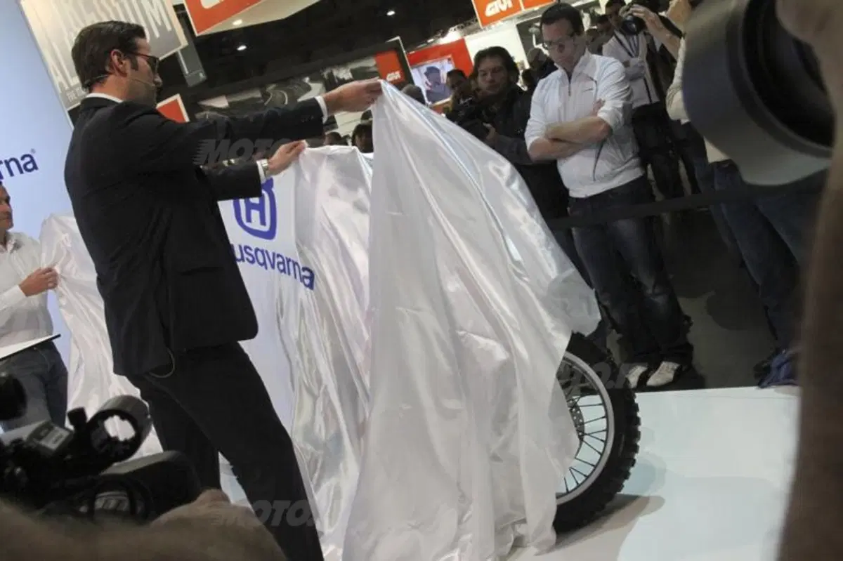 Husqvarna: concept Baja e TE449RR Dakar ad EICMA 2012