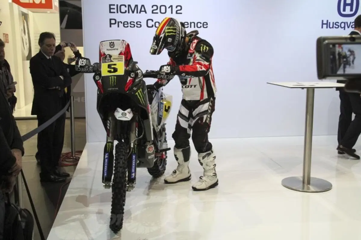 Husqvarna: concept Baja e TE449RR Dakar ad EICMA 2012 (9)