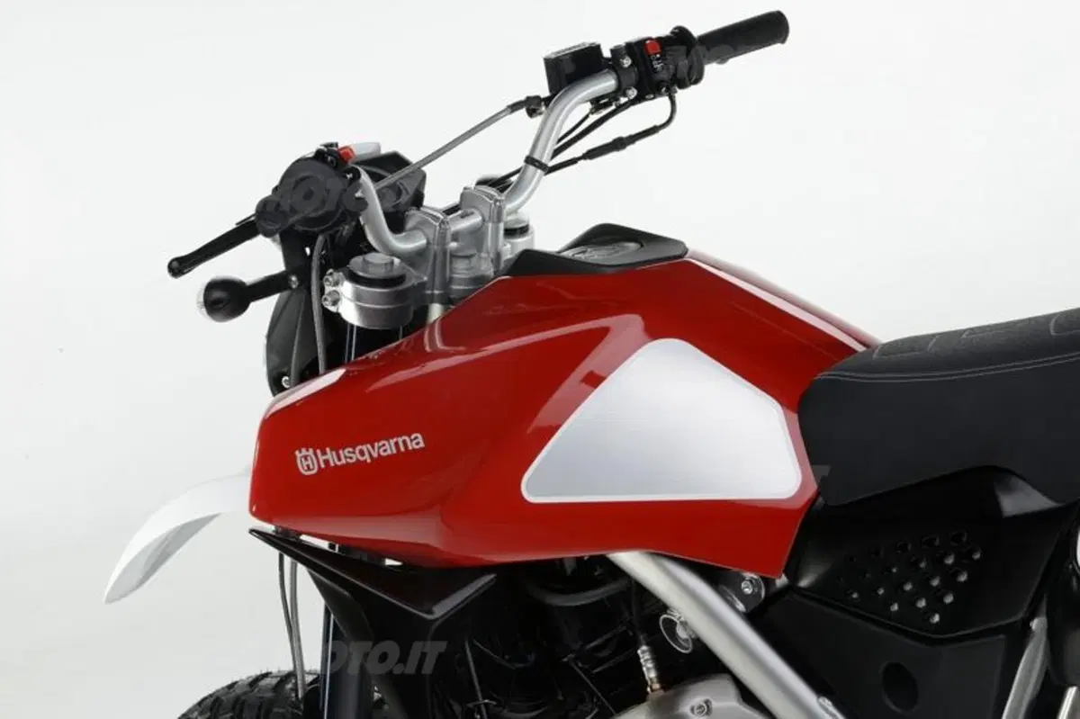Husqvarna: concept Baja e TE449RR Dakar ad EICMA 2012 (16)