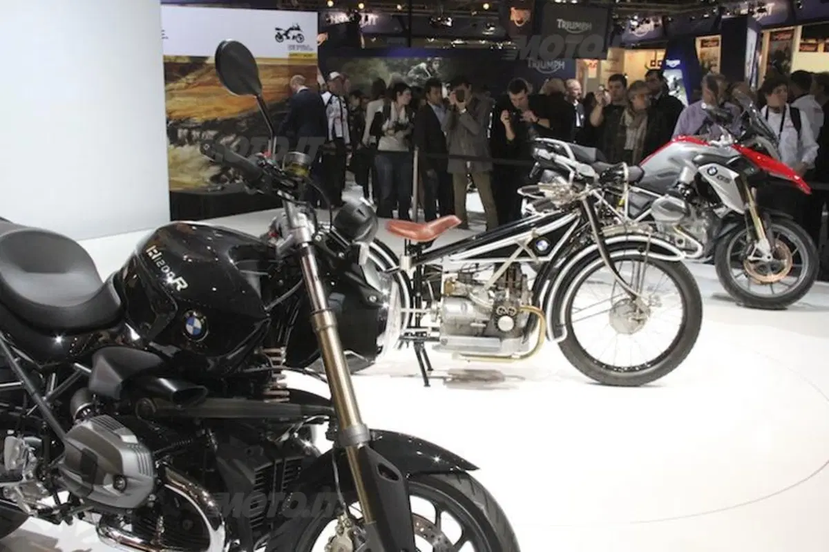 BMW: edizione 90° per R1200GS Adventure, R1200R ed R1200RT, e un nuovo concept per il 2013! (2)