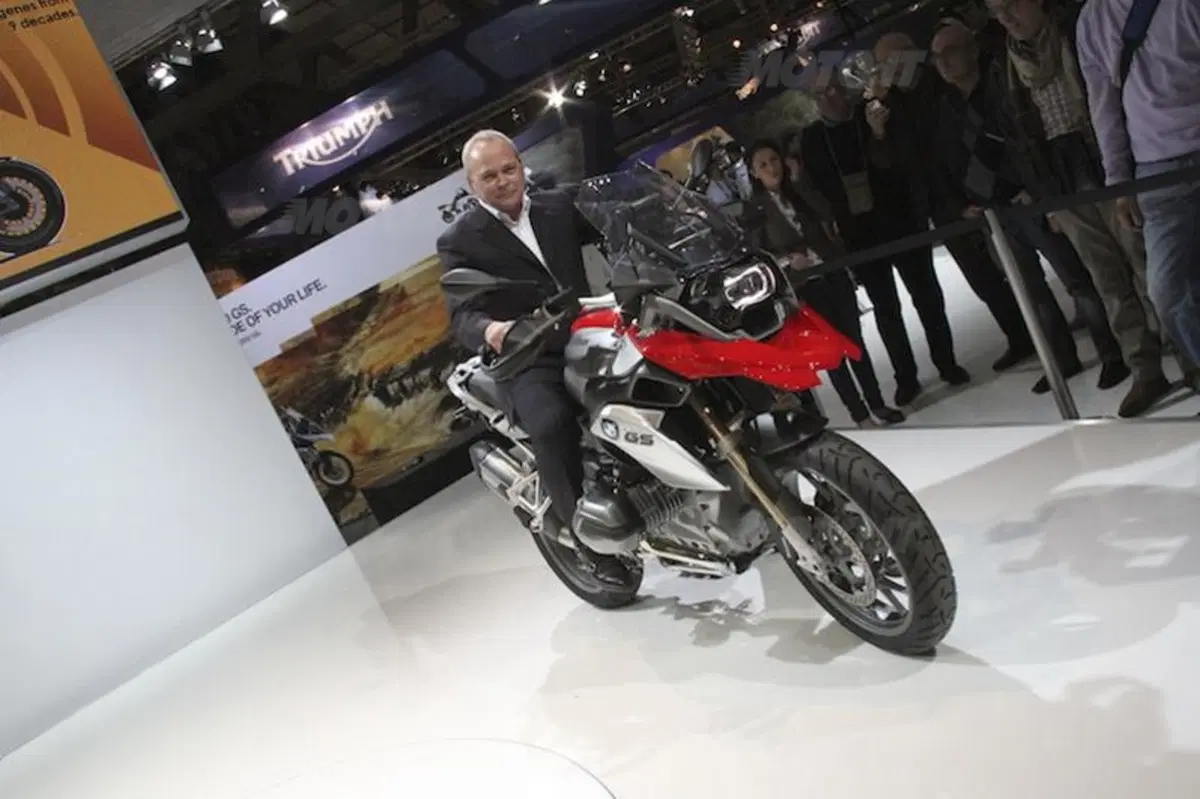 BMW: edizione 90° per R1200GS Adventure, R1200R ed R1200RT, e un nuovo concept per il 2013! (4)