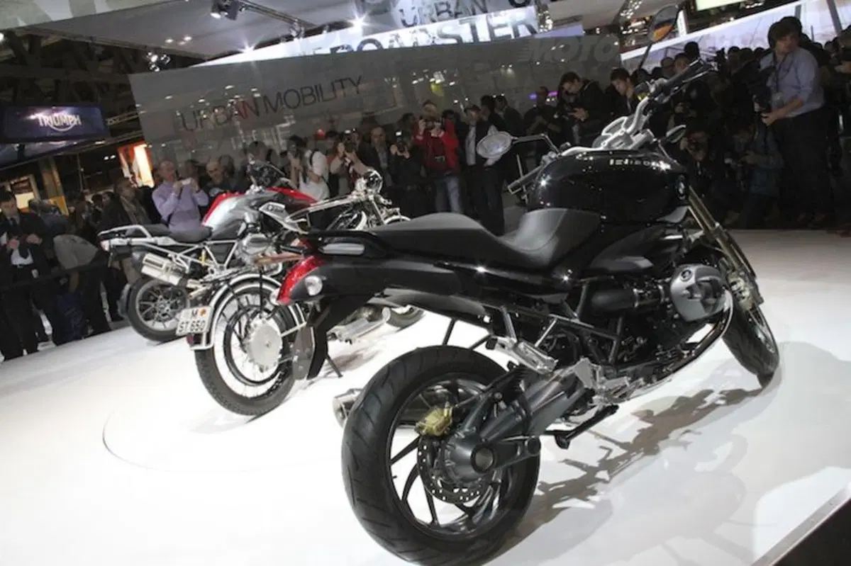 BMW: edizione 90° per R1200GS Adventure, R1200R ed R1200RT, e un nuovo concept per il 2013! (5)