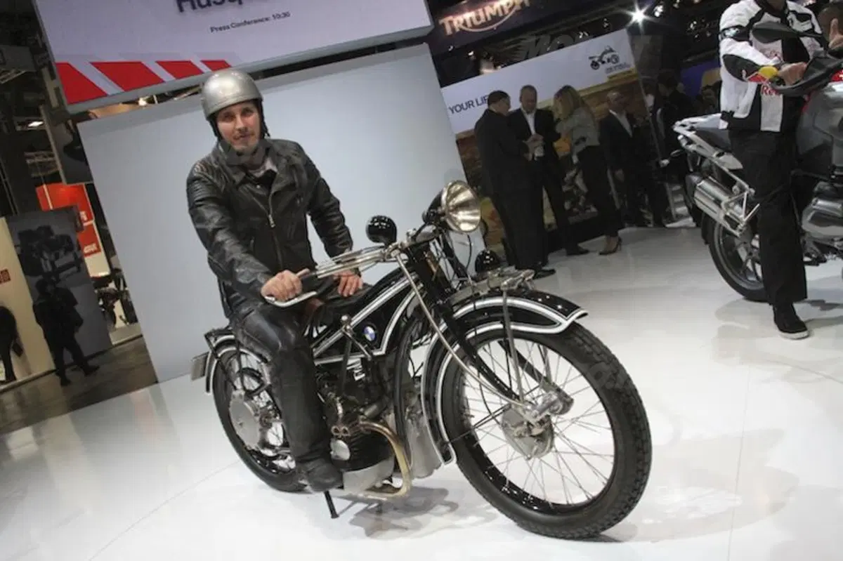 BMW: edizione 90° per R1200GS Adventure, R1200R ed R1200RT, e un nuovo concept per il 2013! (6)