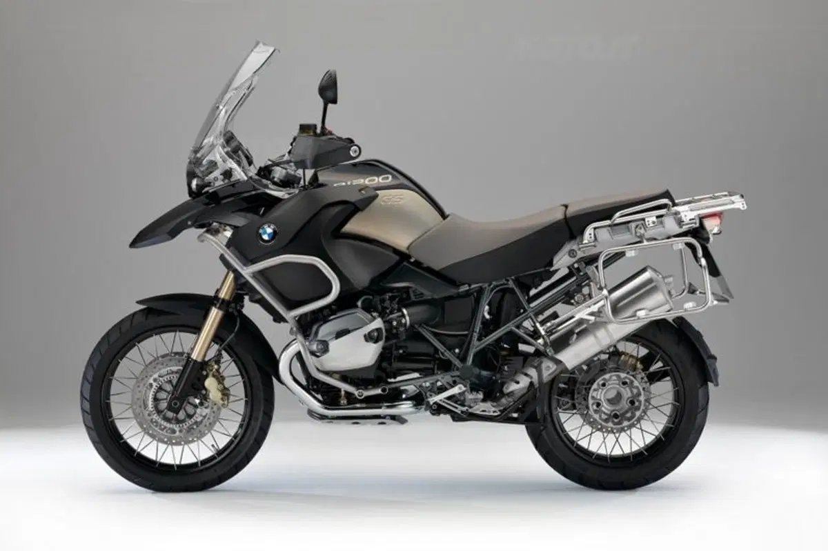 BMW: edizione 90° per R1200GS Adventure, R1200R ed R1200RT, e un nuovo concept per il 2013! (10)
