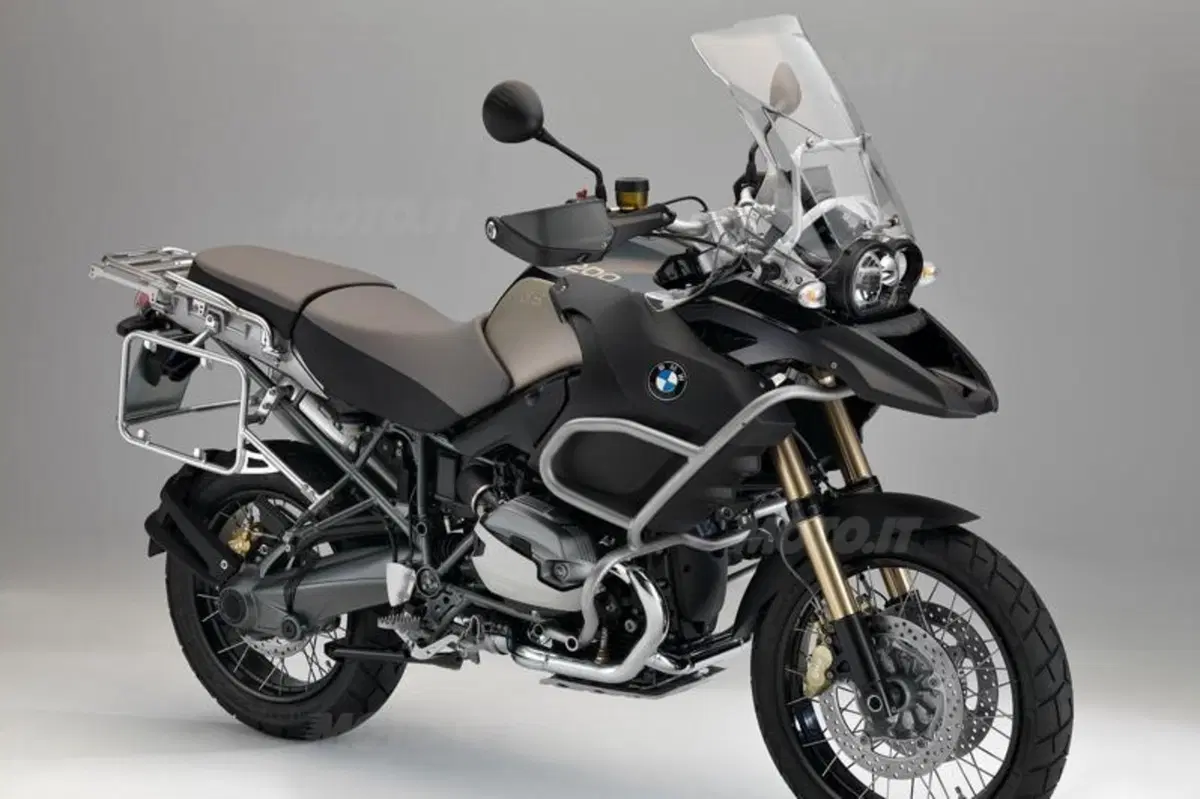 BMW: edizione 90° per R1200GS Adventure, R1200R ed R1200RT, e un nuovo concept per il 2013! (13)
