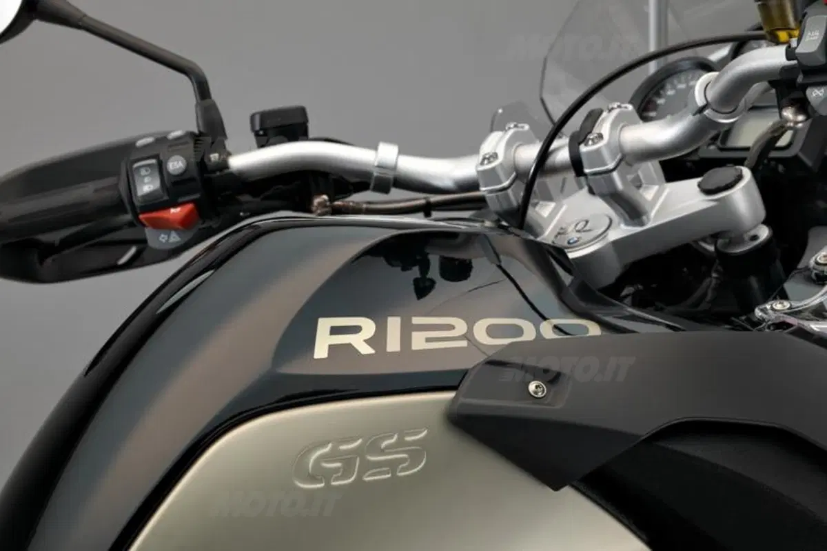 BMW: edizione 90° per R1200GS Adventure, R1200R ed R1200RT, e un nuovo concept per il 2013! (15)