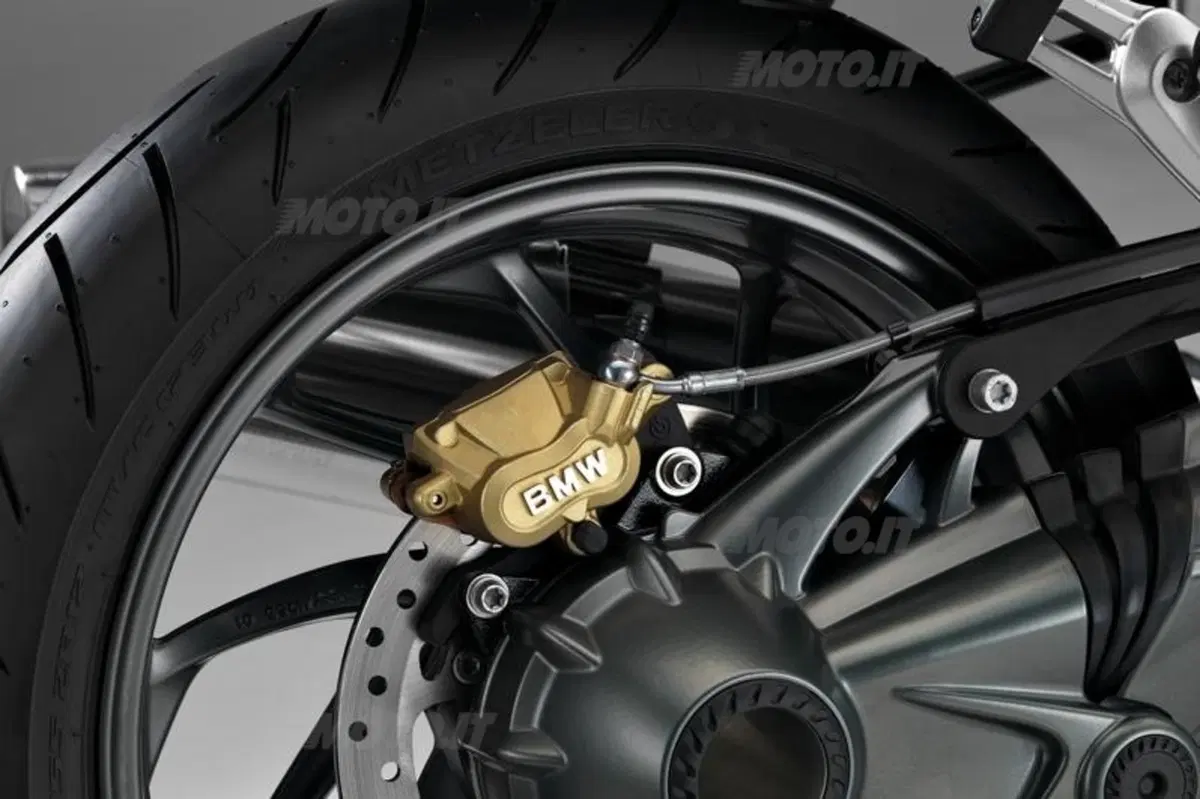 BMW: edizione 90° per R1200GS Adventure, R1200R ed R1200RT, e un nuovo concept per il 2013! (17)