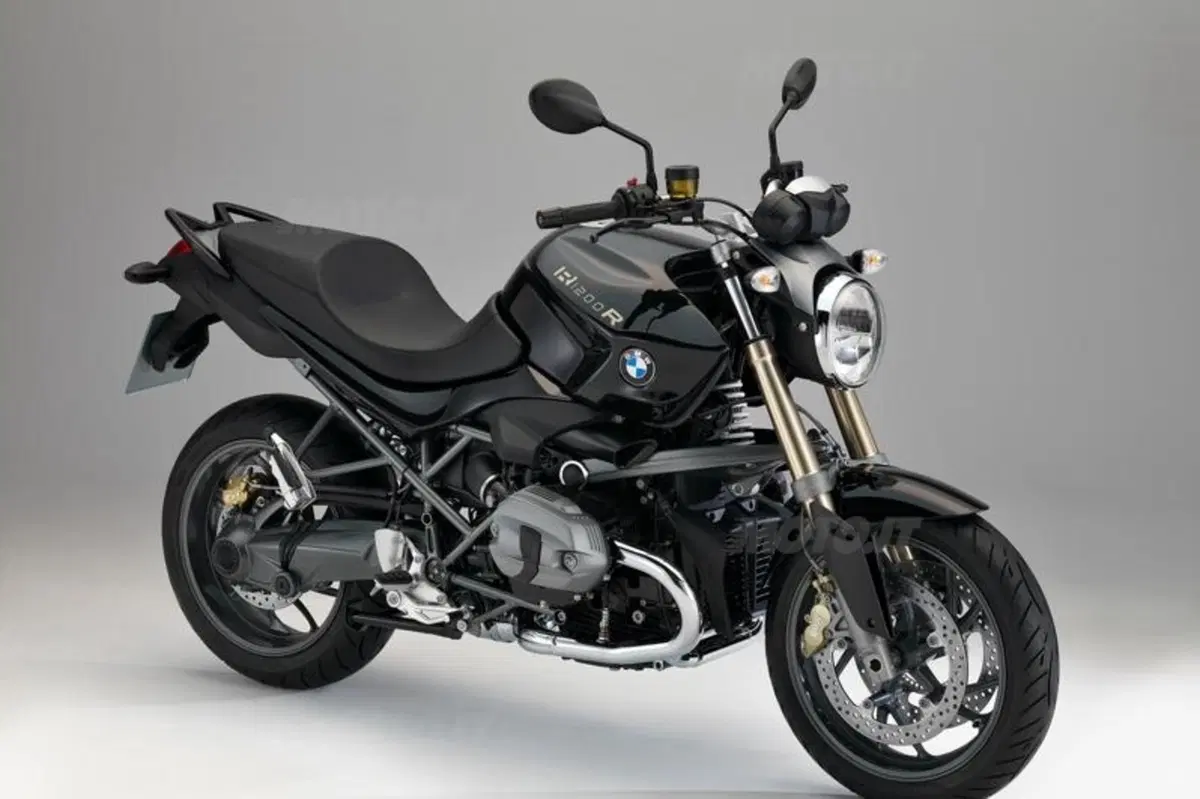 BMW: edizione 90° per R1200GS Adventure, R1200R ed R1200RT, e un nuovo concept per il 2013! (21)