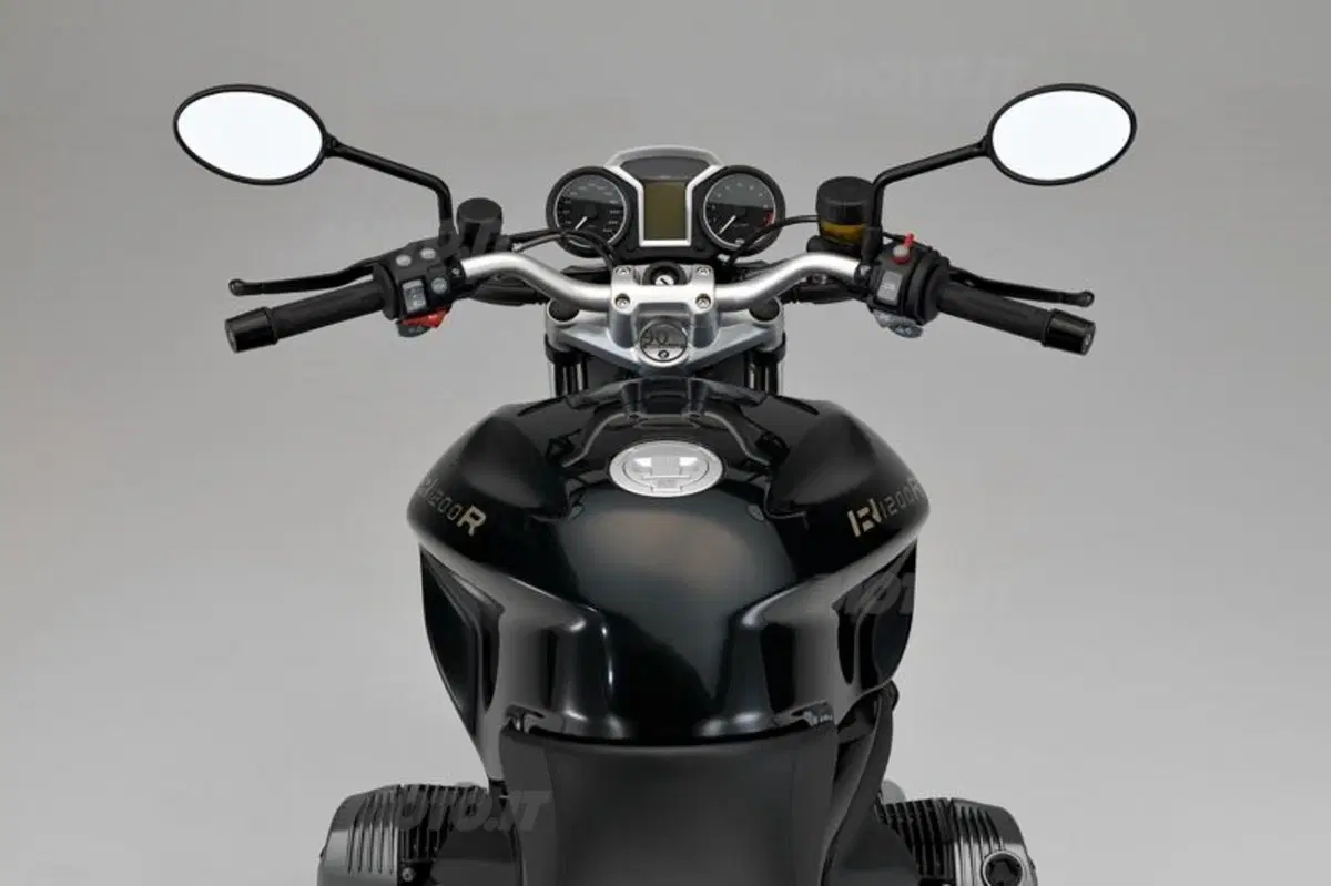 BMW: edizione 90° per R1200GS Adventure, R1200R ed R1200RT, e un nuovo concept per il 2013! (22)