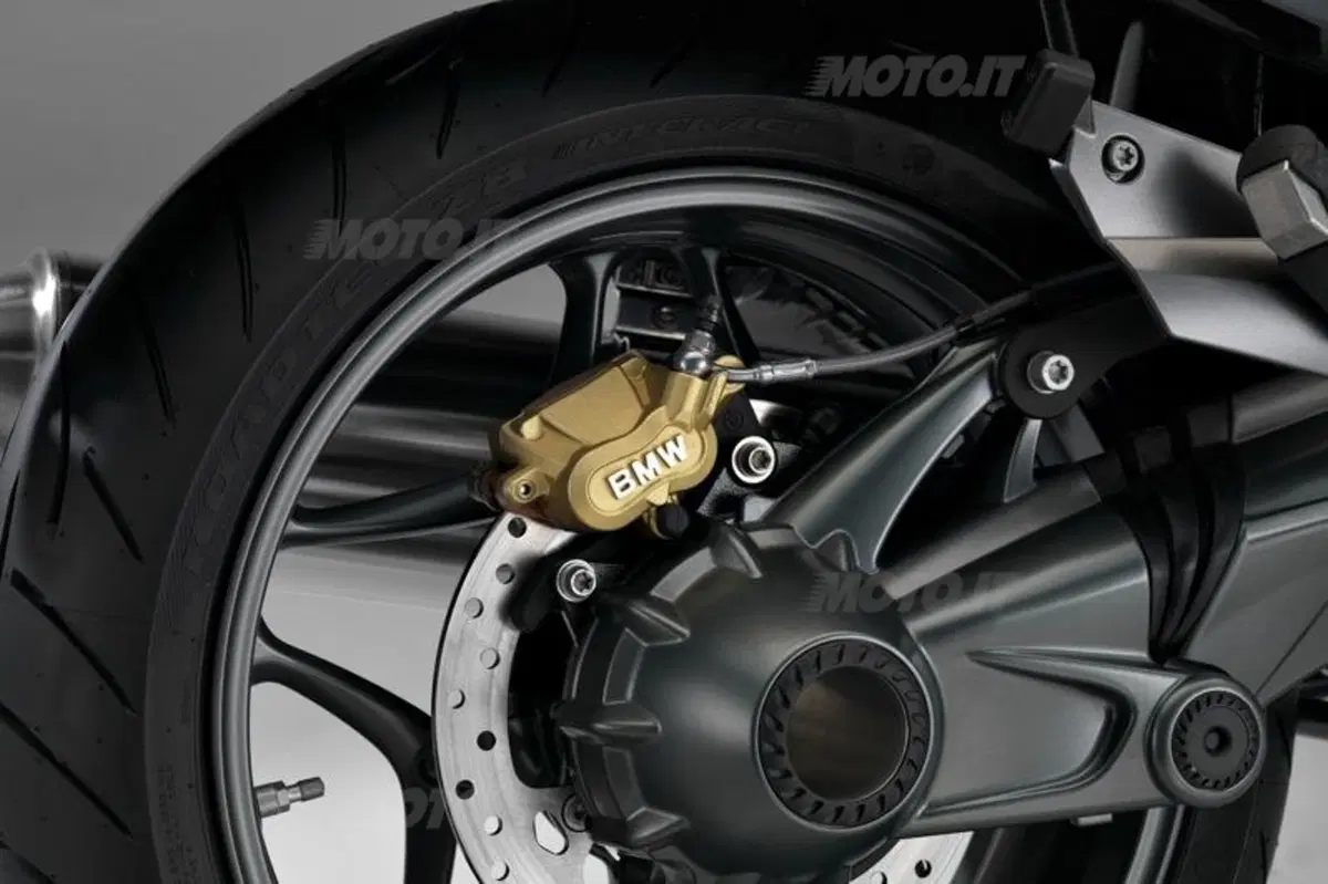 BMW: edizione 90° per R1200GS Adventure, R1200R ed R1200RT, e un nuovo concept per il 2013! (25)