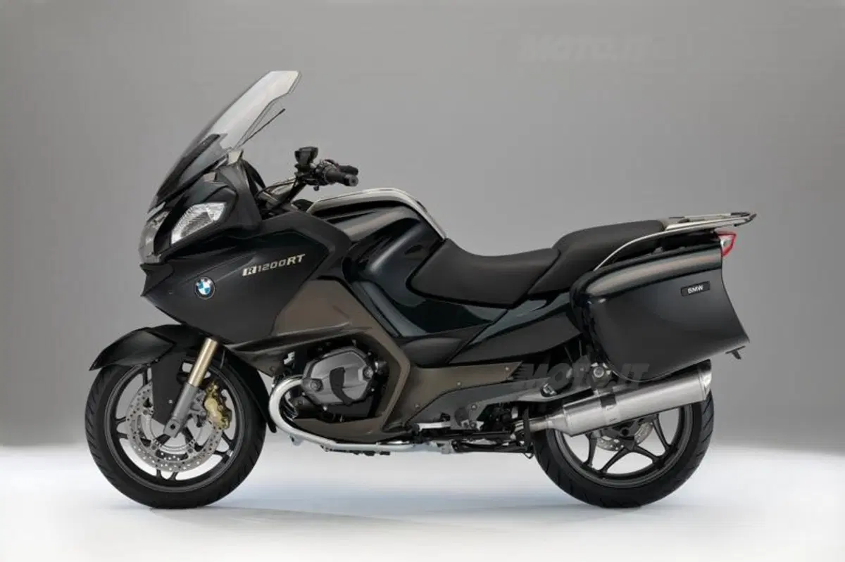 BMW: edizione 90° per R1200GS Adventure, R1200R ed R1200RT, e un nuovo concept per il 2013! (26)