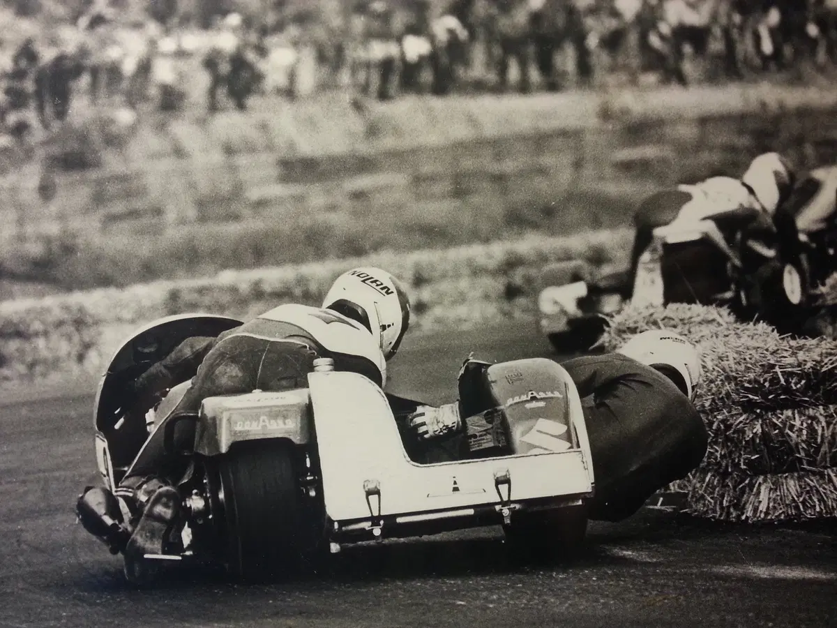 Sidecar da corsa: la forza dei due tempi (3)