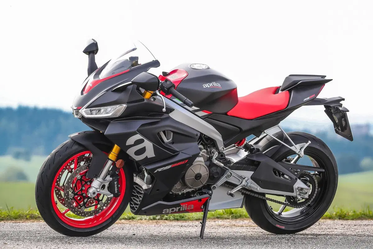 Aprilia RS 660 Vocazione stradale (3)