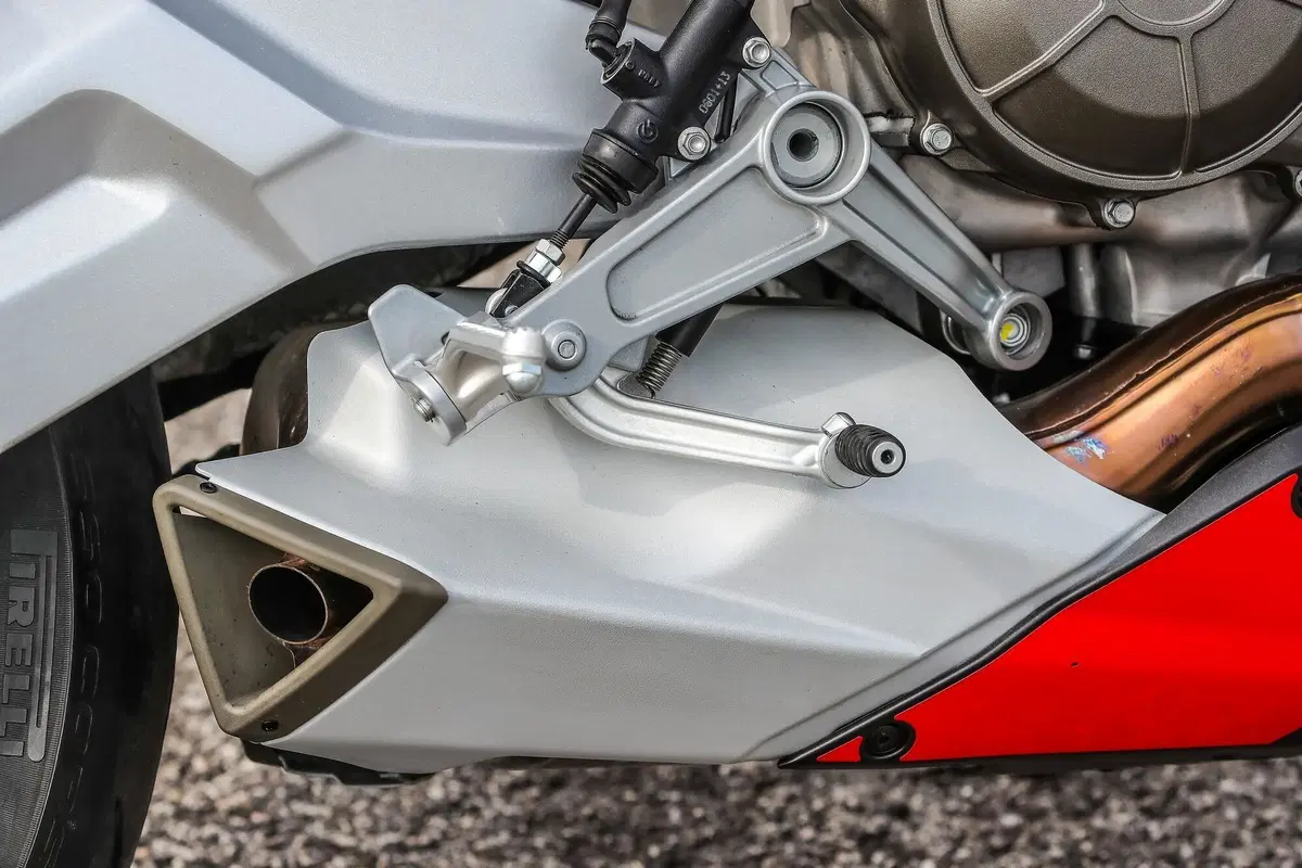 Aprilia RS 660 Vocazione stradale (5)