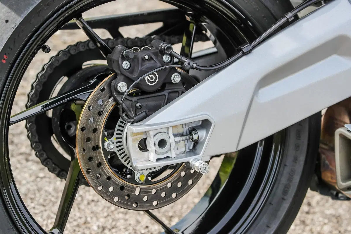 Aprilia RS 660 Vocazione stradale (2)