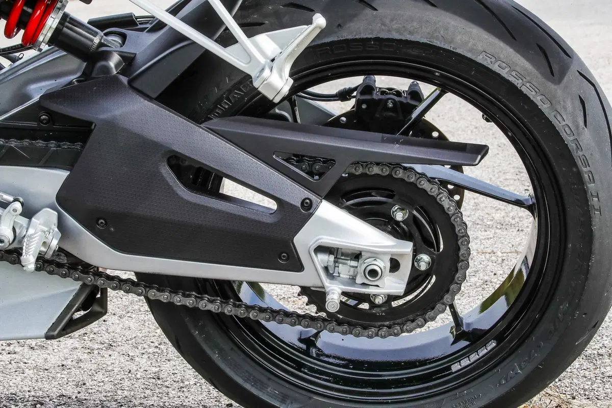 Aprilia RS 660 Vocazione stradale (3)