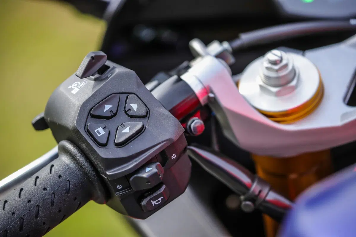Aprilia RS 660 Vocazione stradale (2)