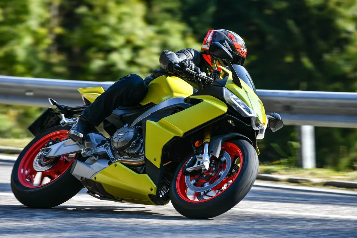 Aprilia RS 660 Vocazione stradale (4)
