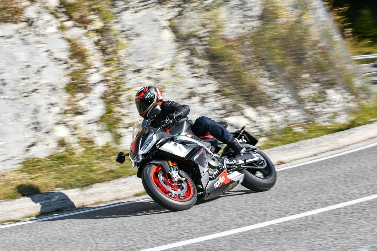 Aprilia RS 660 Vocazione stradale (5)