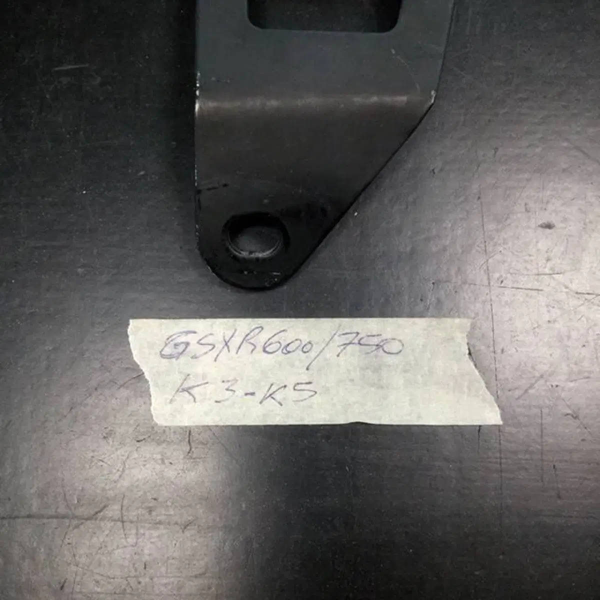 Staffa supporto silenziatore GSXR Robby Moto Engineering