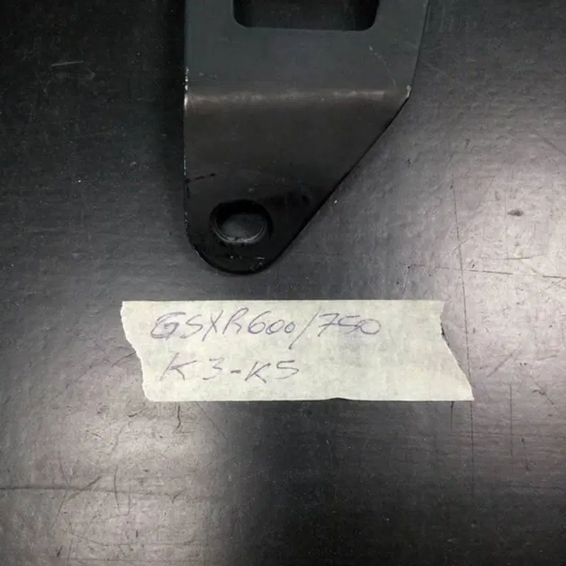 Staffa supporto silenziatore GSXR Robby Moto Engineering