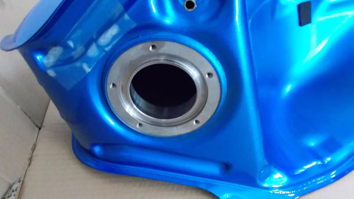 Serbatoio originale blu Suzuki per GSX-S F (7)