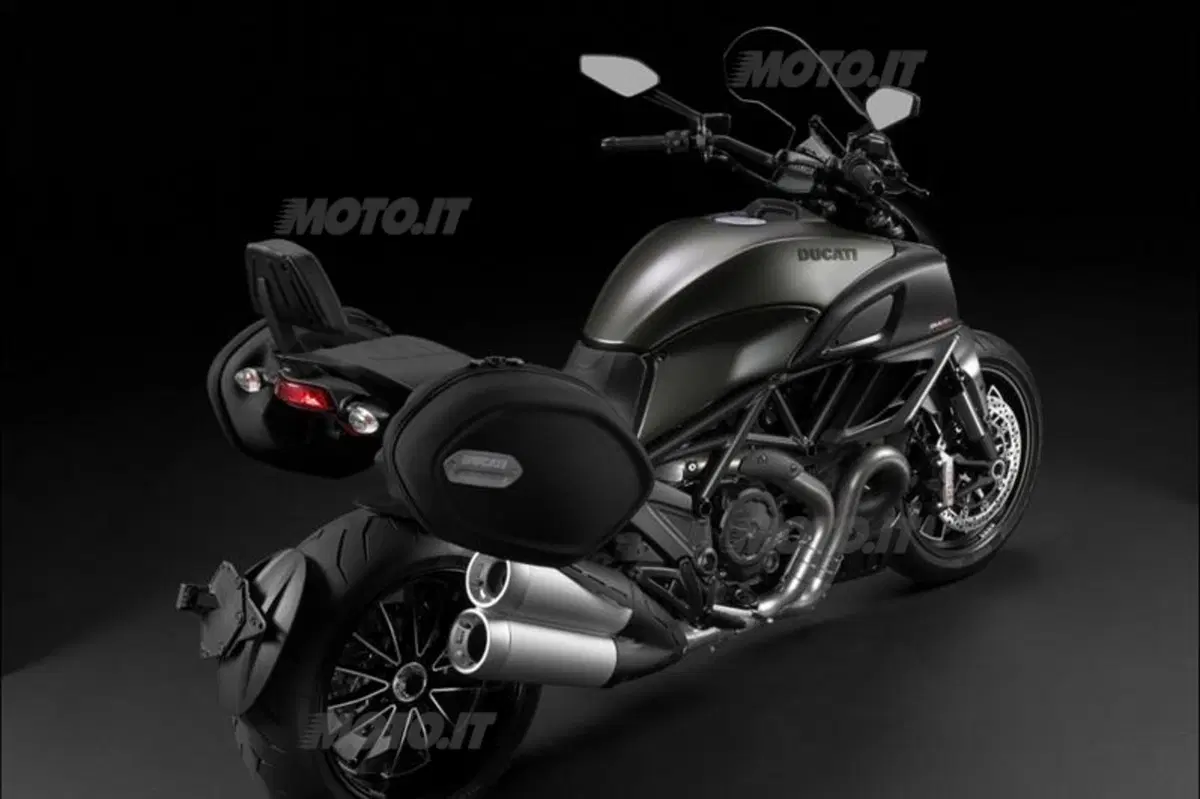 Ducati Diavel Strada a EICMA 2012 (2)