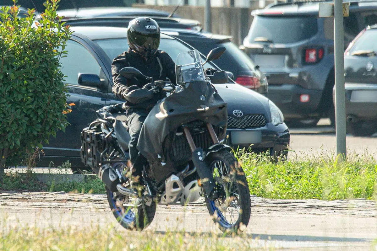 Yamaha Ténéré 700, arriva la Adventure? Foto spia (3)