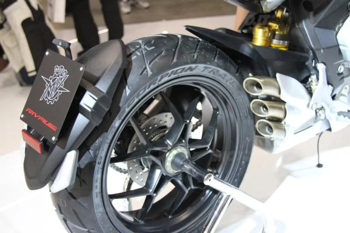 MV Agusta Rivale 800 (2)