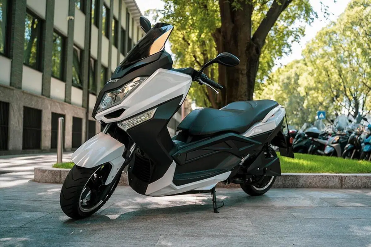 Jonway MJS-E Sport. Lo scooterone elettrico da 130 km/h (4)