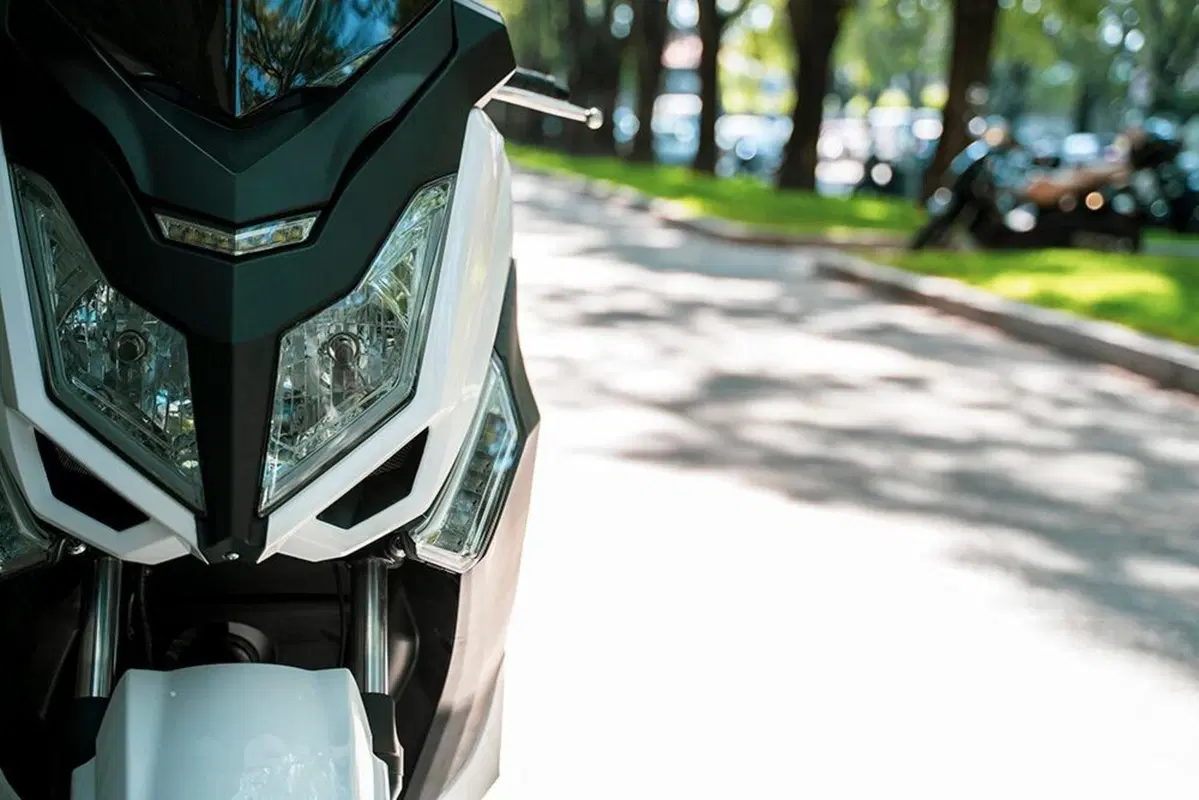 Jonway MJS-E Sport. Lo scooterone elettrico da 130 km/h (5)