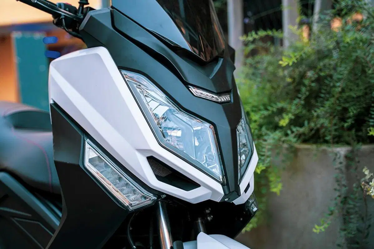 Jonway MJS-E Sport. Lo scooterone elettrico da 130 km/h (6)