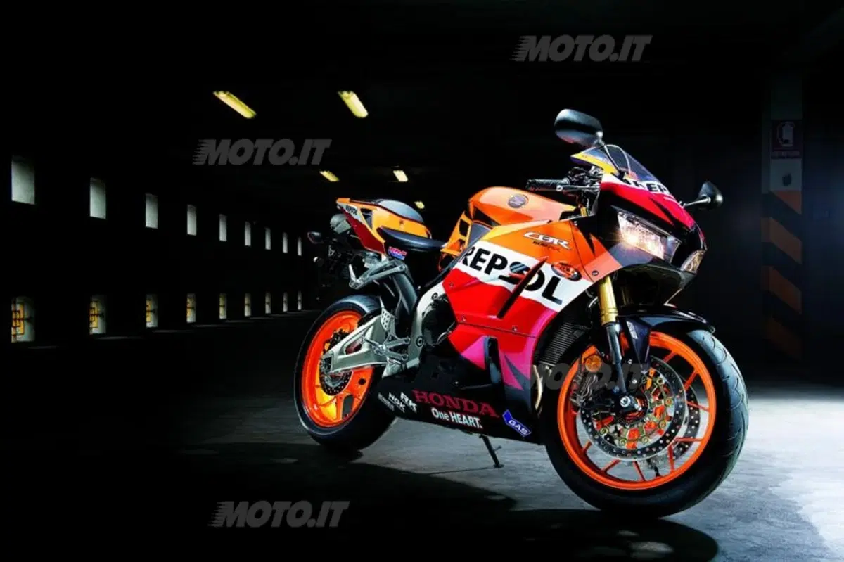 Honda CBR 600RR a EICMA 2012 (2)