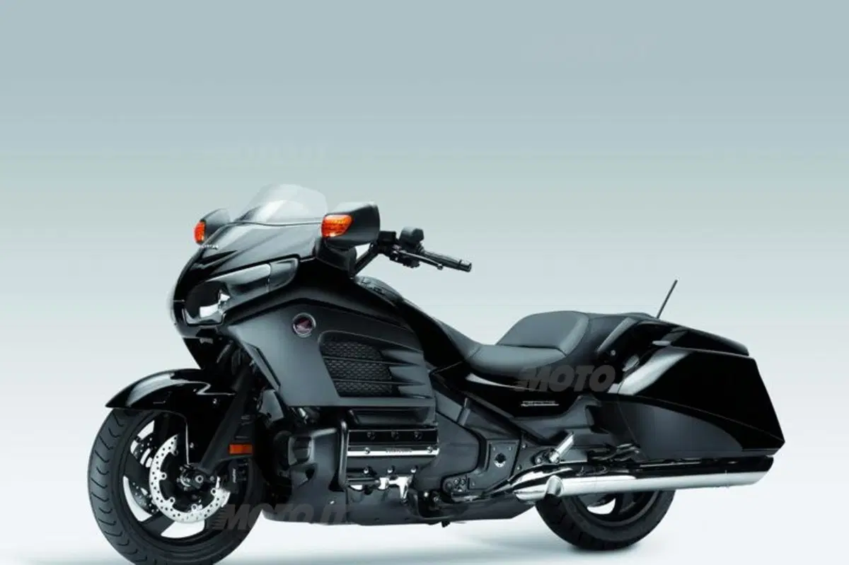 Honda Goldwing F6B e Forza 300 a EICMA 2012 (2)
