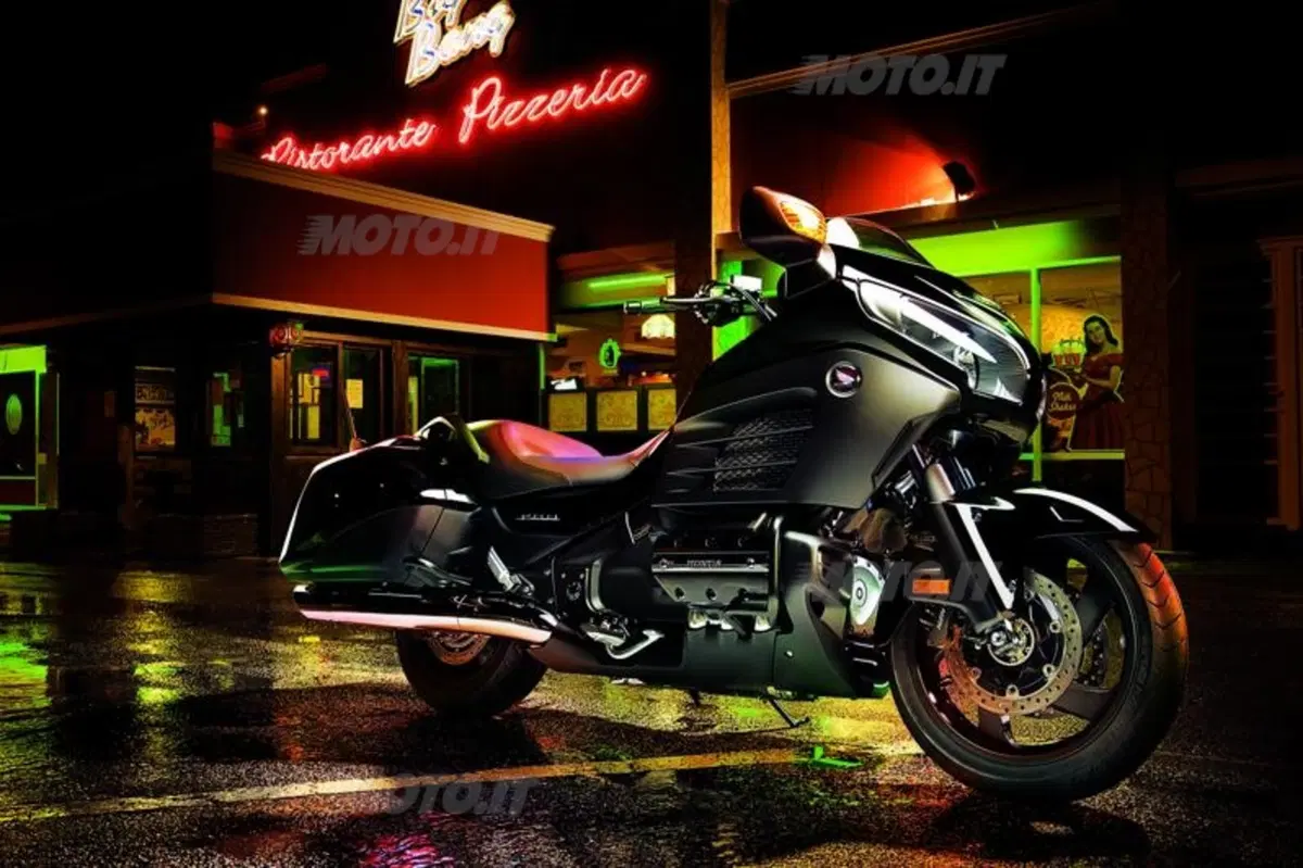 Honda Goldwing F6B e Forza 300 a EICMA 2012 (3)