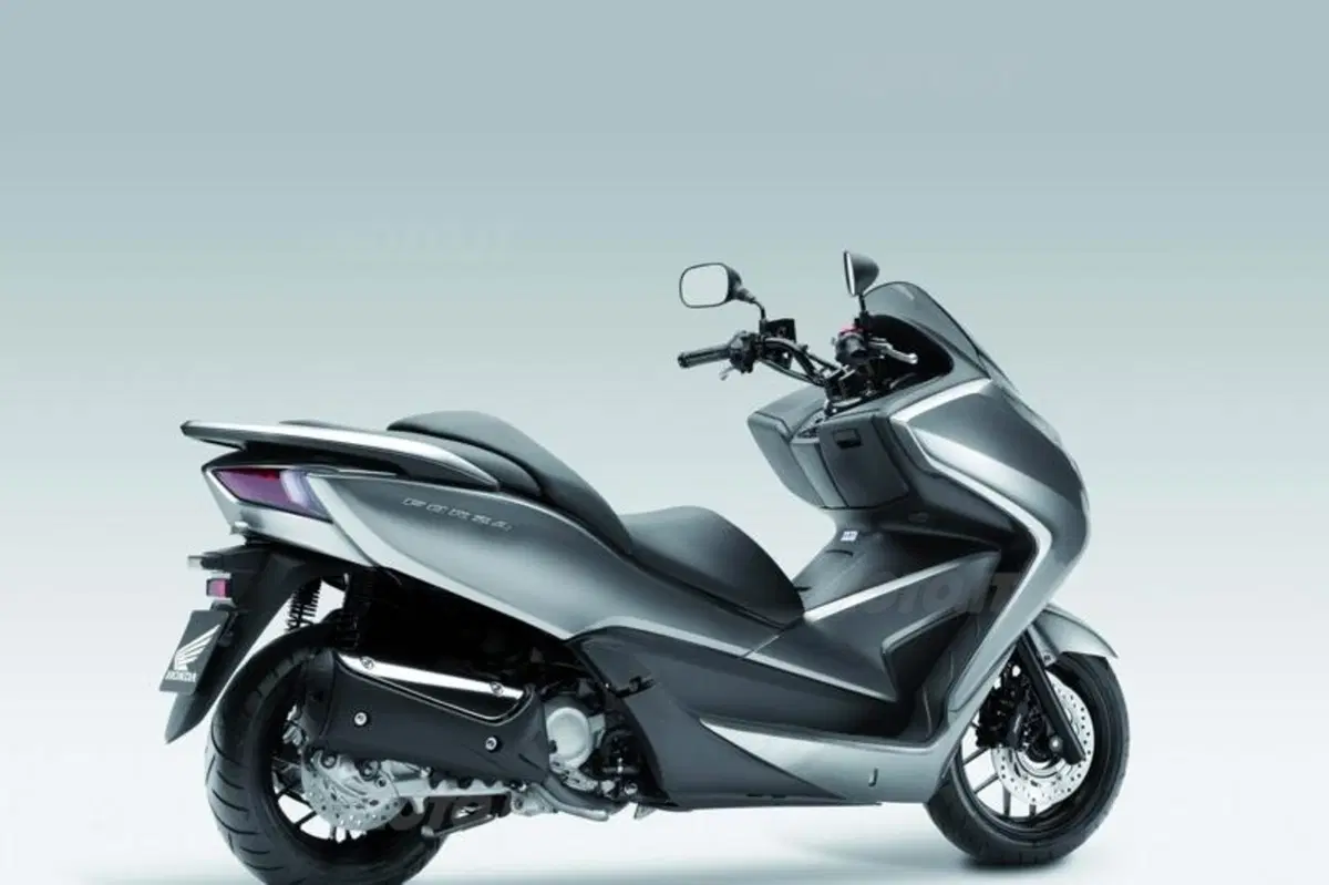 Honda Goldwing F6B e Forza 300 a EICMA 2012 (6)