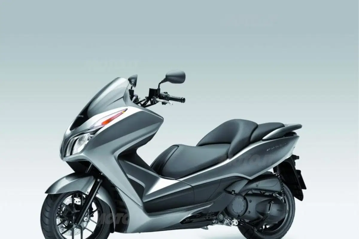Honda Goldwing F6B e Forza 300 a EICMA 2012 (7)