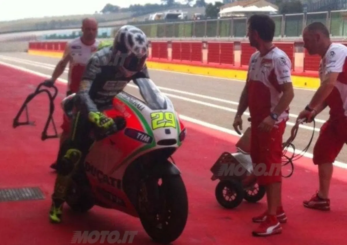Andrea Iannone: "Non son Padre Pio"