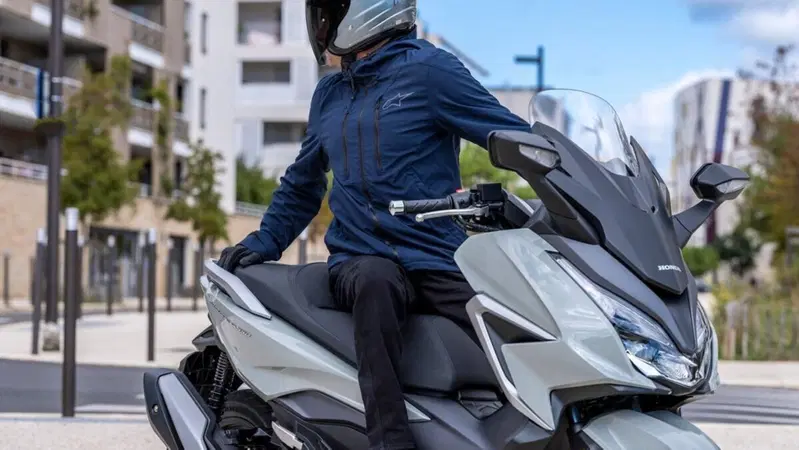 Honda Forza 350: per il 2021 crescono la cilindrata e l'equipaggiamento