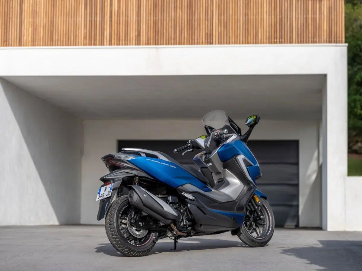 Honda Forza 350: per il 2021 crescono la cilindrata e l'equipaggiamento (10)