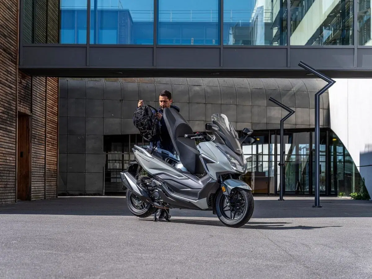 Honda Forza 350: per il 2021 crescono la cilindrata e l'equipaggiamento (11)