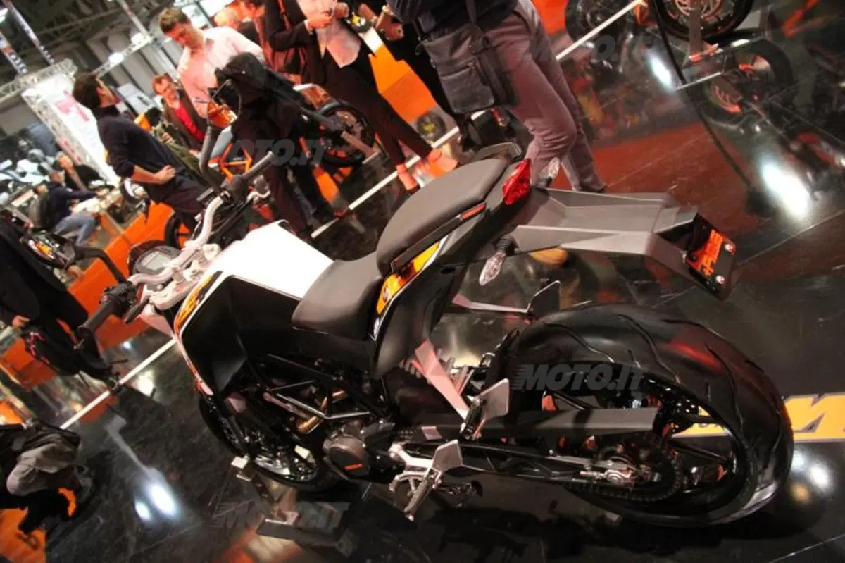 KTM Duke 125 e 200 con ABS a EICMA 2012 (3)