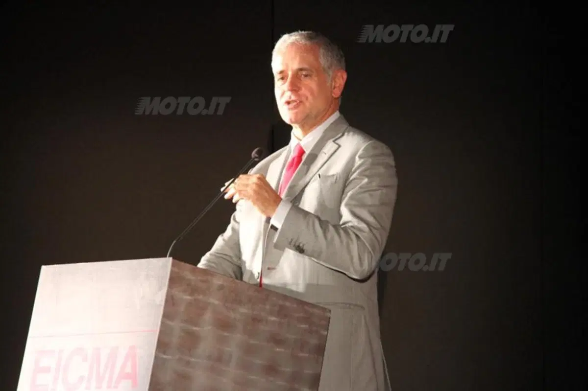Inagurazione EICMA. Formigoni: "Aziende italiane bene all'estero, deve ripartire il consumo interno" (8)